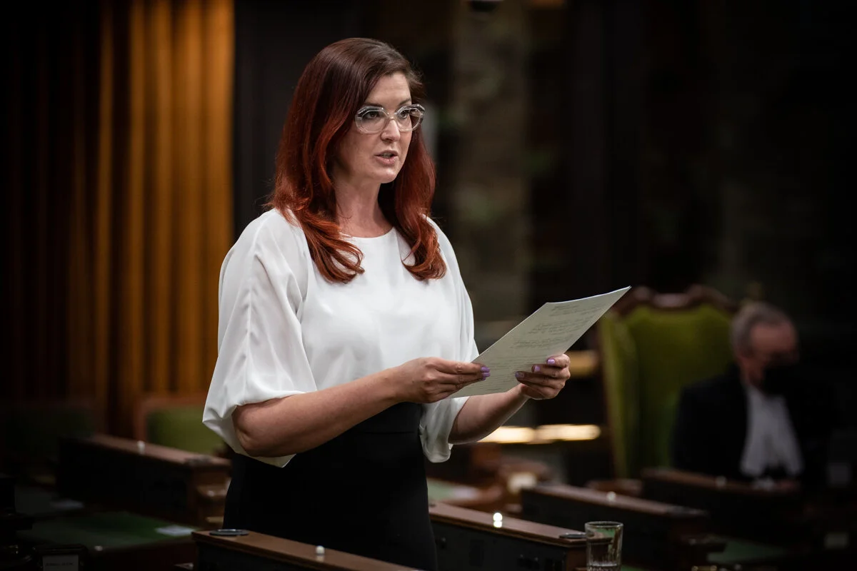 Agence du Revenu du Canada : Christine Normandin dénonce le traitement réservé aux victimes de fraude 