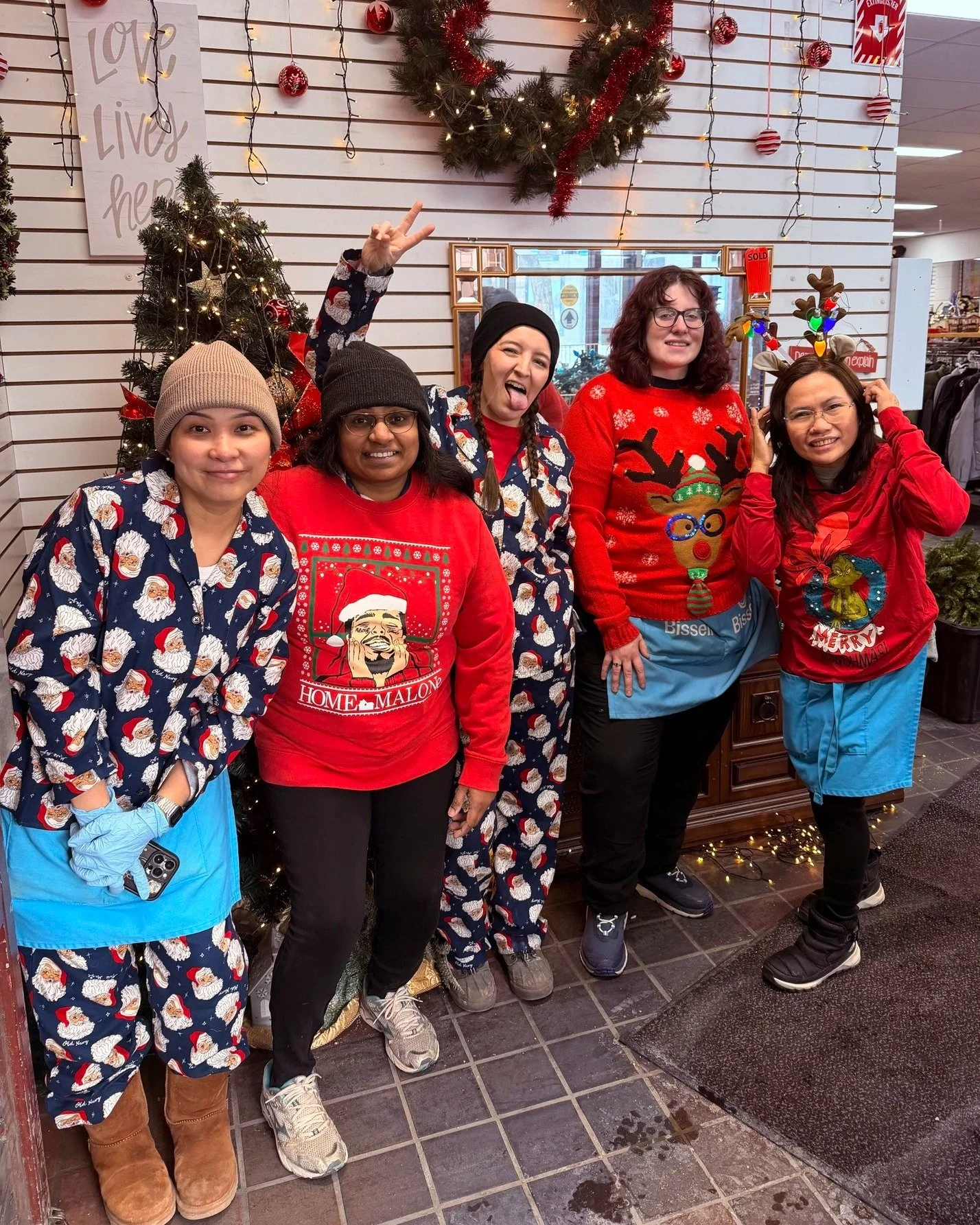 Happy holidays, thrifters! 🎄 

We&rsquo;re grateful for the generosity, community spirit, and kindness you&rsquo;ve shared with us this year. Thank you for supporting sustainable joy. Here&rsquo;s to a wonderful season ahead!