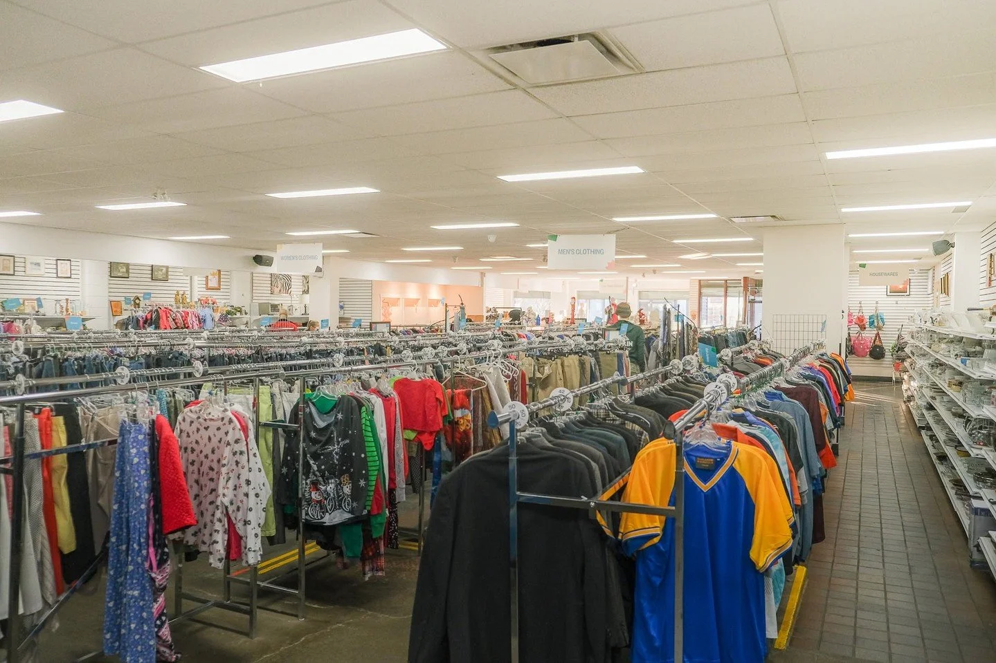 Have a wonderful and safe long weekend, thrifters! 💙

If you're looking for something to do this weekend, stop by Bissell Thrift Shop! Bring in the items you've been meaning to donate, then head inside to discover your next great find.

🛍️ Sunday S