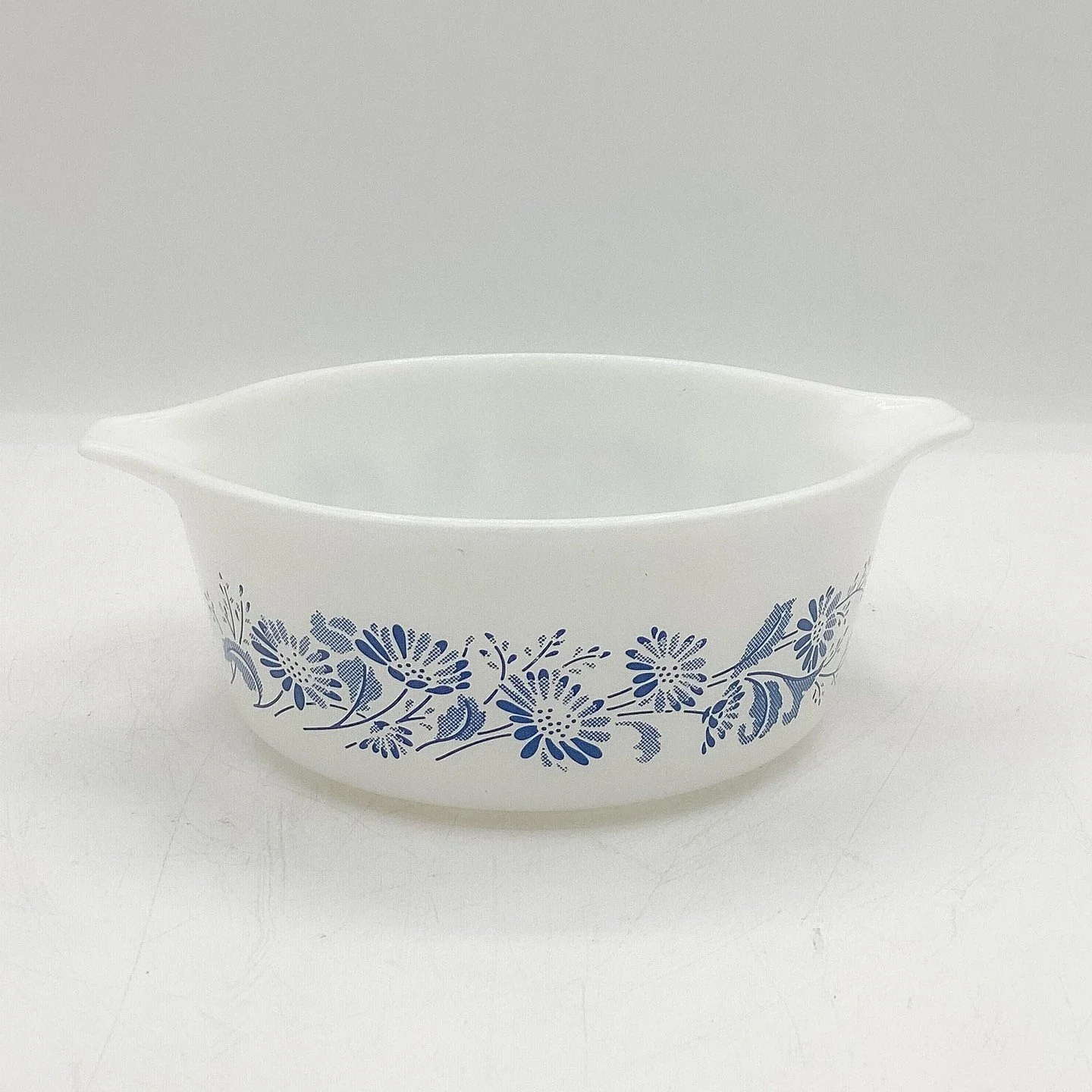 If you&rsquo;ve been dreaming about adding some vintage Pyrex to your collection&hellip; this is your sign 👀

Check them out in our online store! Link in bio.