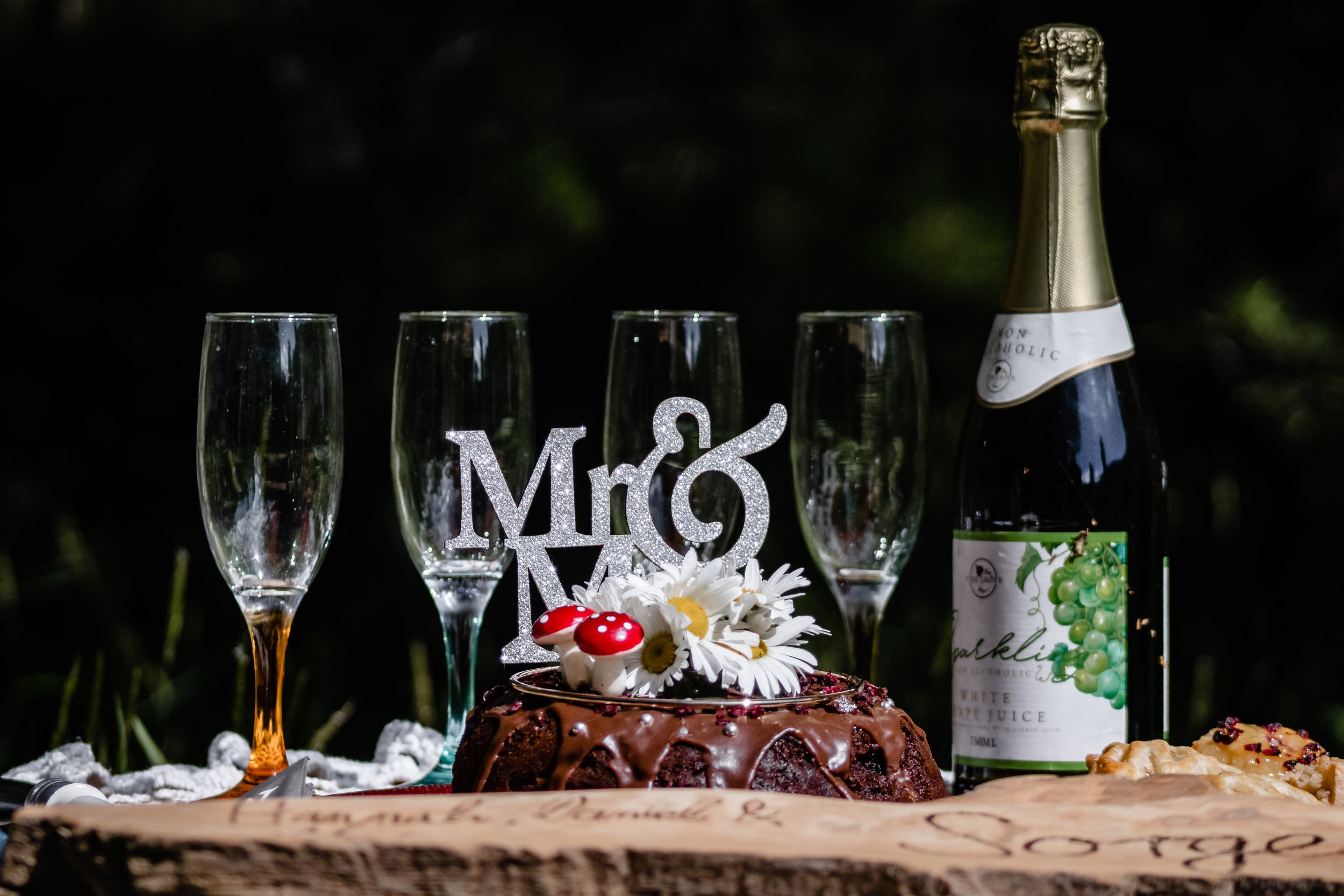 Styling & Dinning in the Willderness Wedding