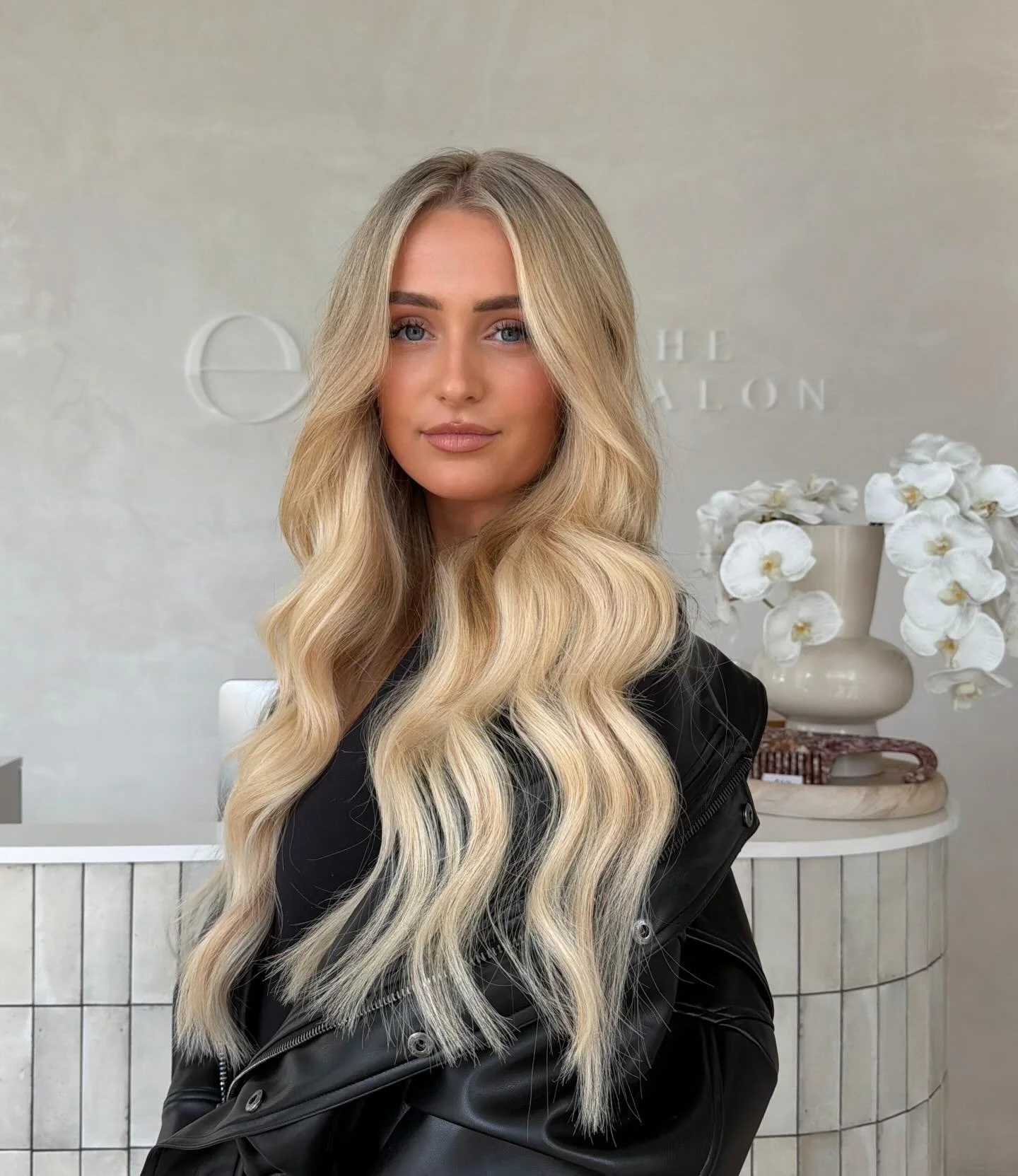 I have NO WORDS. 😫 HOW PERFECT IS THIS INSTALLATION? 

Emma &amp; Kiera you are our absolute weft dream team! 

The girls went down to Wollongong @eve_thesalon for the best @yovankaloria weft extension course. 

Emma learning her first installation 