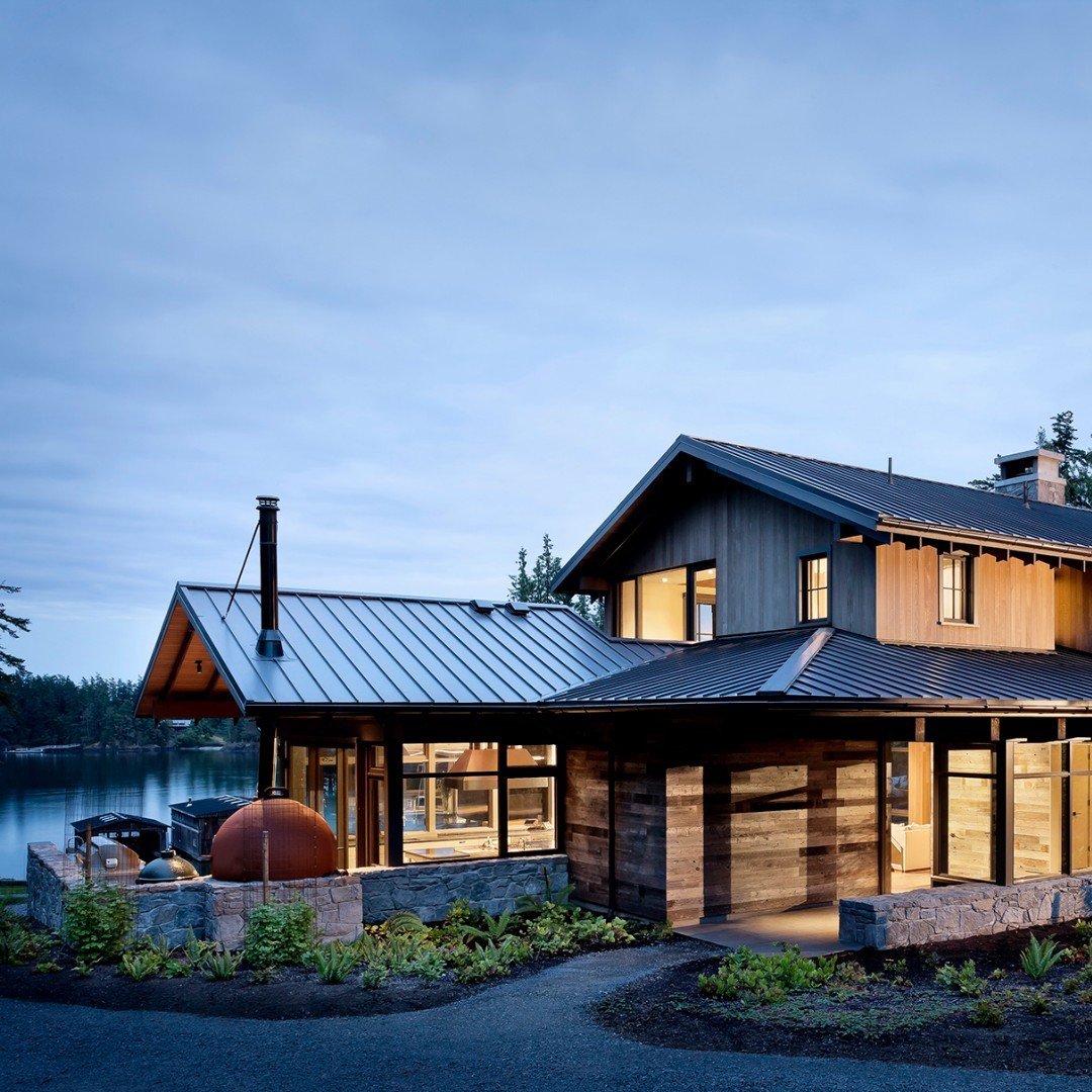 An old house on the property sat squarely in the middle of the lawn, blocking views from other cabins toward the water. The new Orcas Island Retreat is located further back from the shoreline, which allows all the buildings to share the views and to 