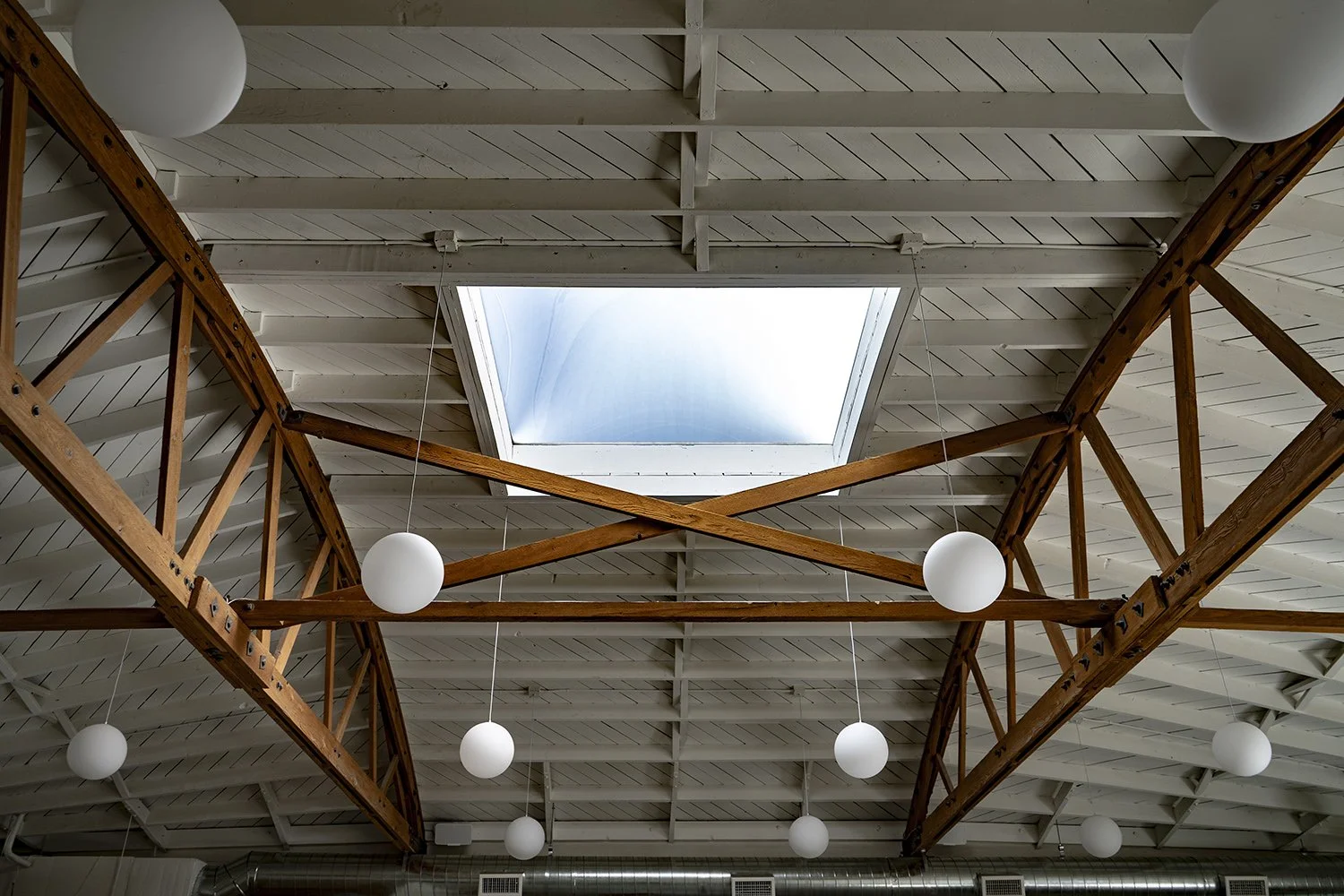Lacuna 18 foot bow truss ceiling with skylight natural light Los Angeles