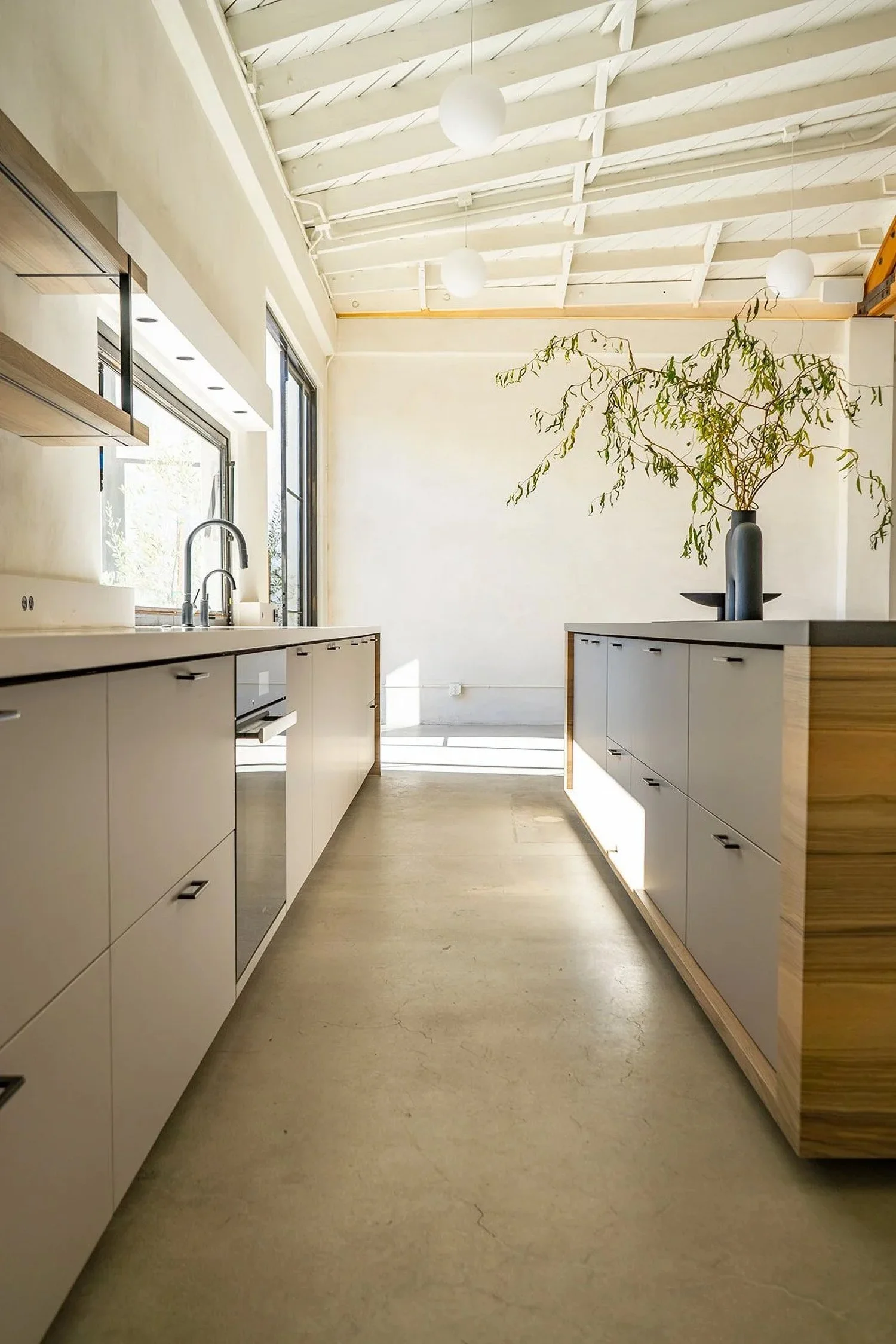 Lacuna custom high end kitchen designed and fabricated by Studio 1/32 Los Angeles