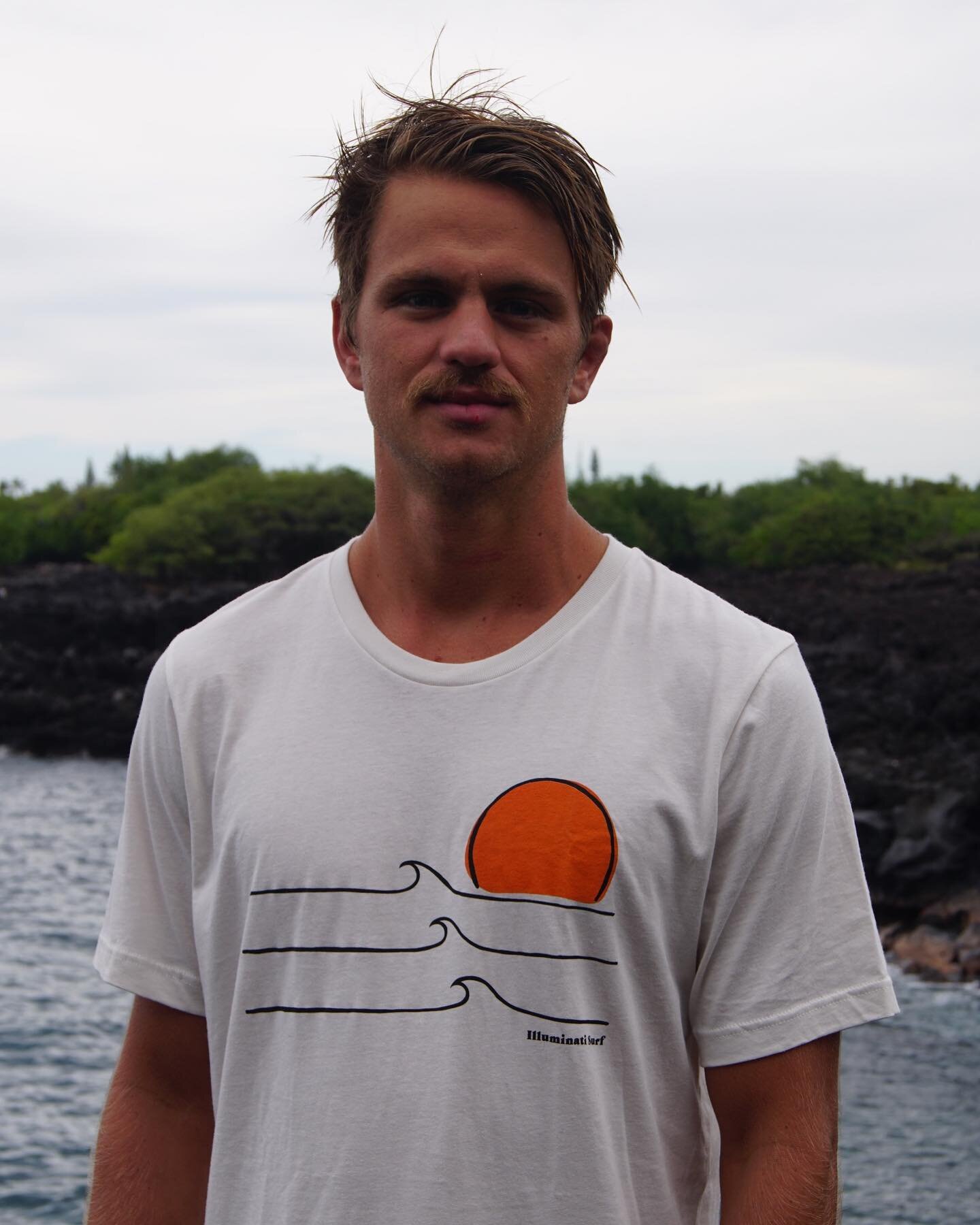 We just reprinted/restocked our previously sold out Sunset tee design! They&rsquo;re already going fast 💥 so go grab yours today!

.
.
.
.
#illuminatisurf #illuminati #surf #hawaii #shopsmall #apparel #tees #sunset #local #shop #liveradically #stays