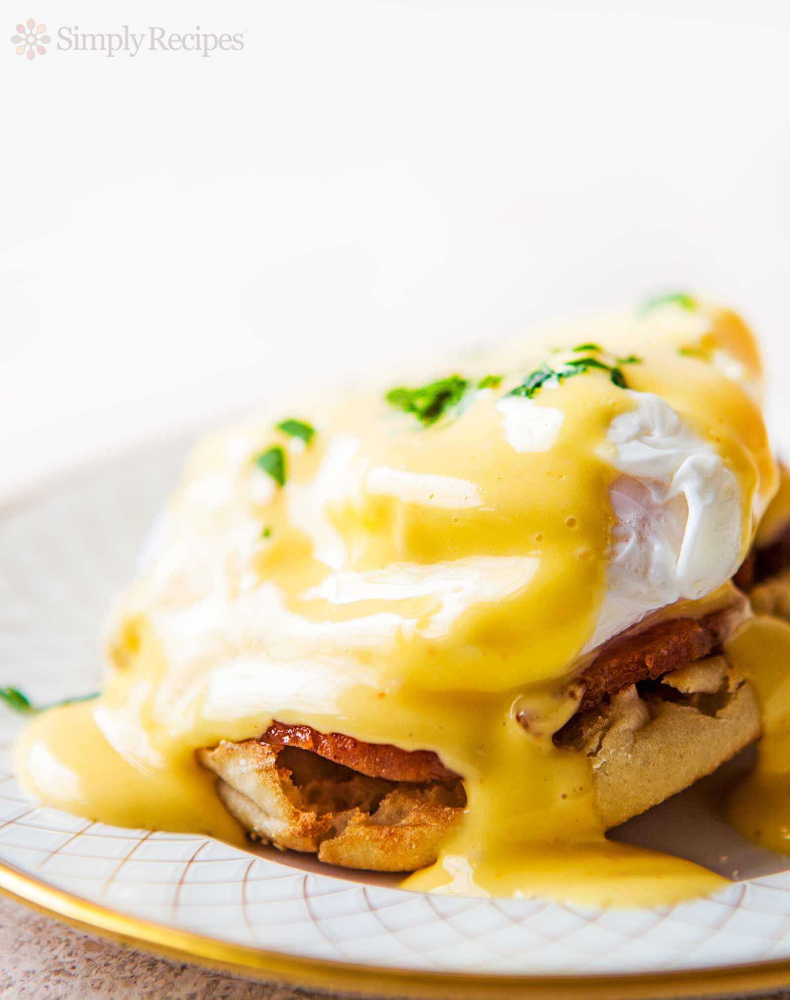 eggs-benedict-vertical-a-1600.jpg