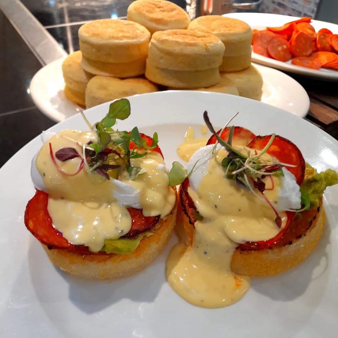 Breakfast Special 
Toasted muffin, smashed avocado, chorizo, poached egg, tobacco lime topped with hollandaise sauce!
😋 
#breakfastday #breakfastspecial #smashedavocado