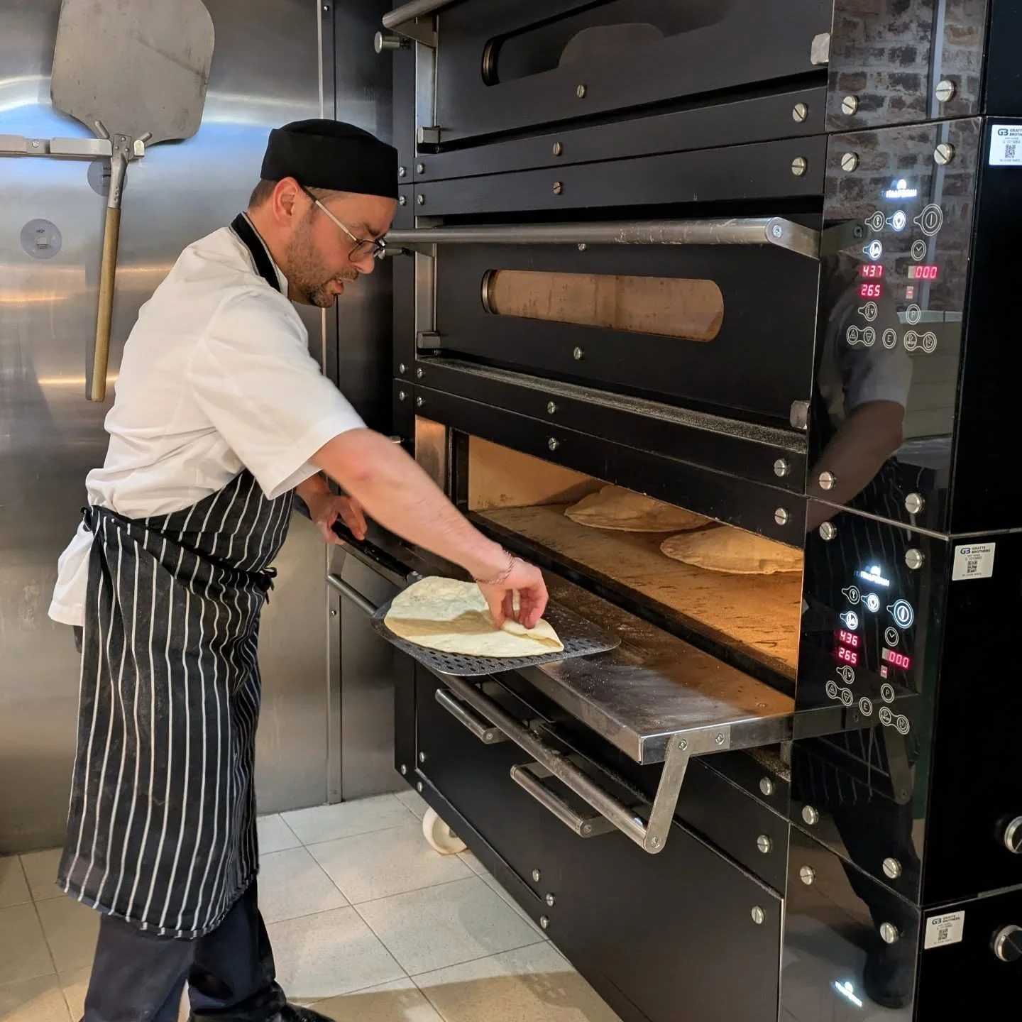 Crafted with care, made to order.
At FIRE'D, every flatbread is hand-prepared from scratch by Chef Salvatore- no shortcuts, just pure craftsmanship, freshness, and quality in every bite.