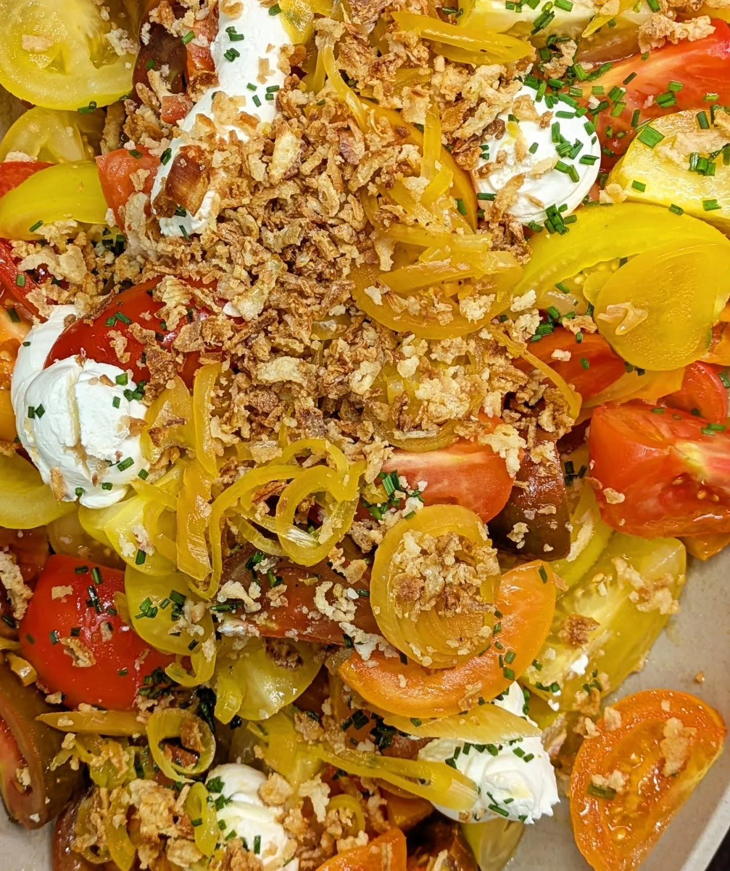 Fresh from the field to your tray 🌱✨ Seasonal ingredients, vibrant colours, and all the good stuff your body loves 💚