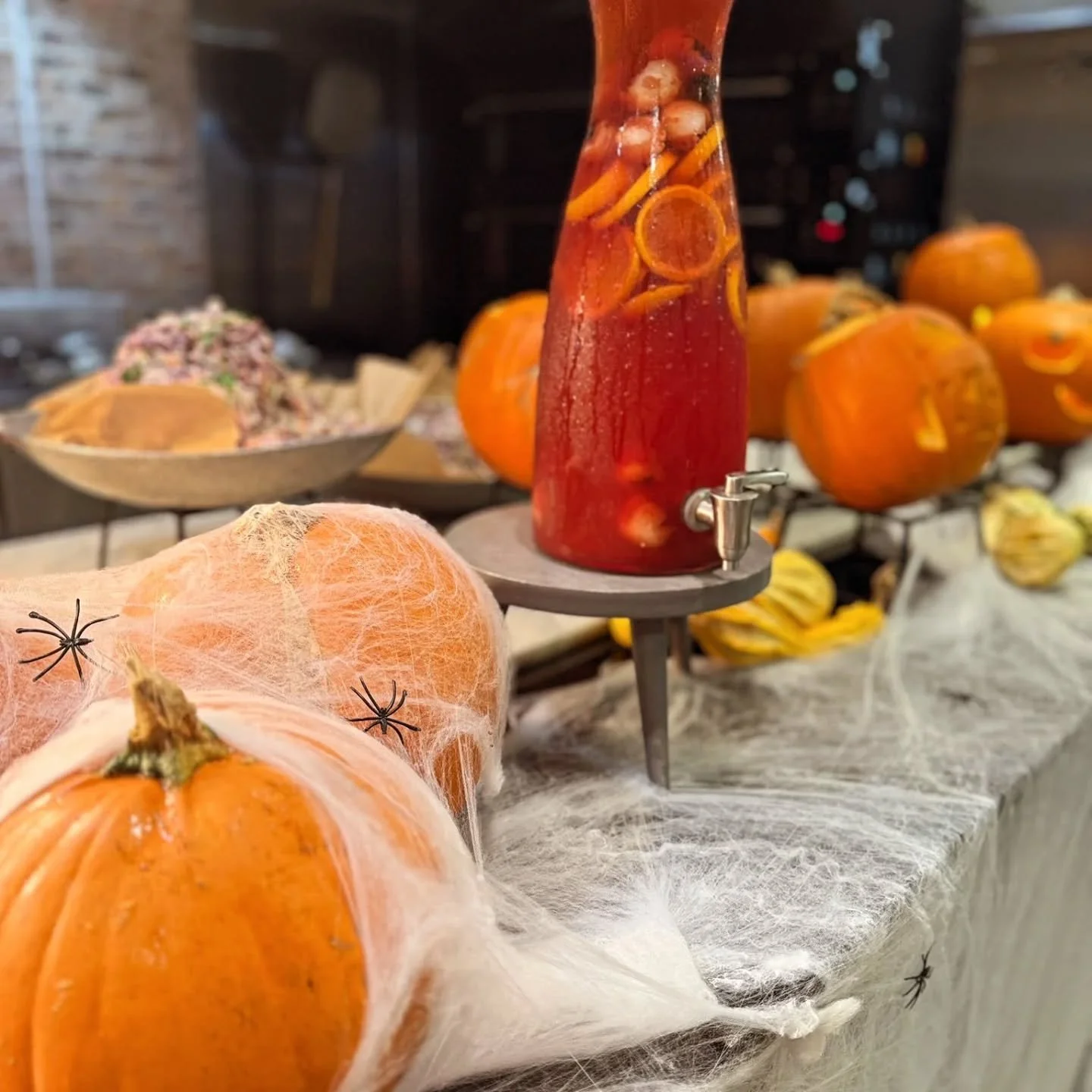 Dare to dine? π¦ Today’s frightful feast features spicy bat wings, BBQ bones, squash lasagna with jackfruit wings, spooky spuds, bloody cabbage slaw, and a chilling eyeball punch to wash it all down π©Έπ