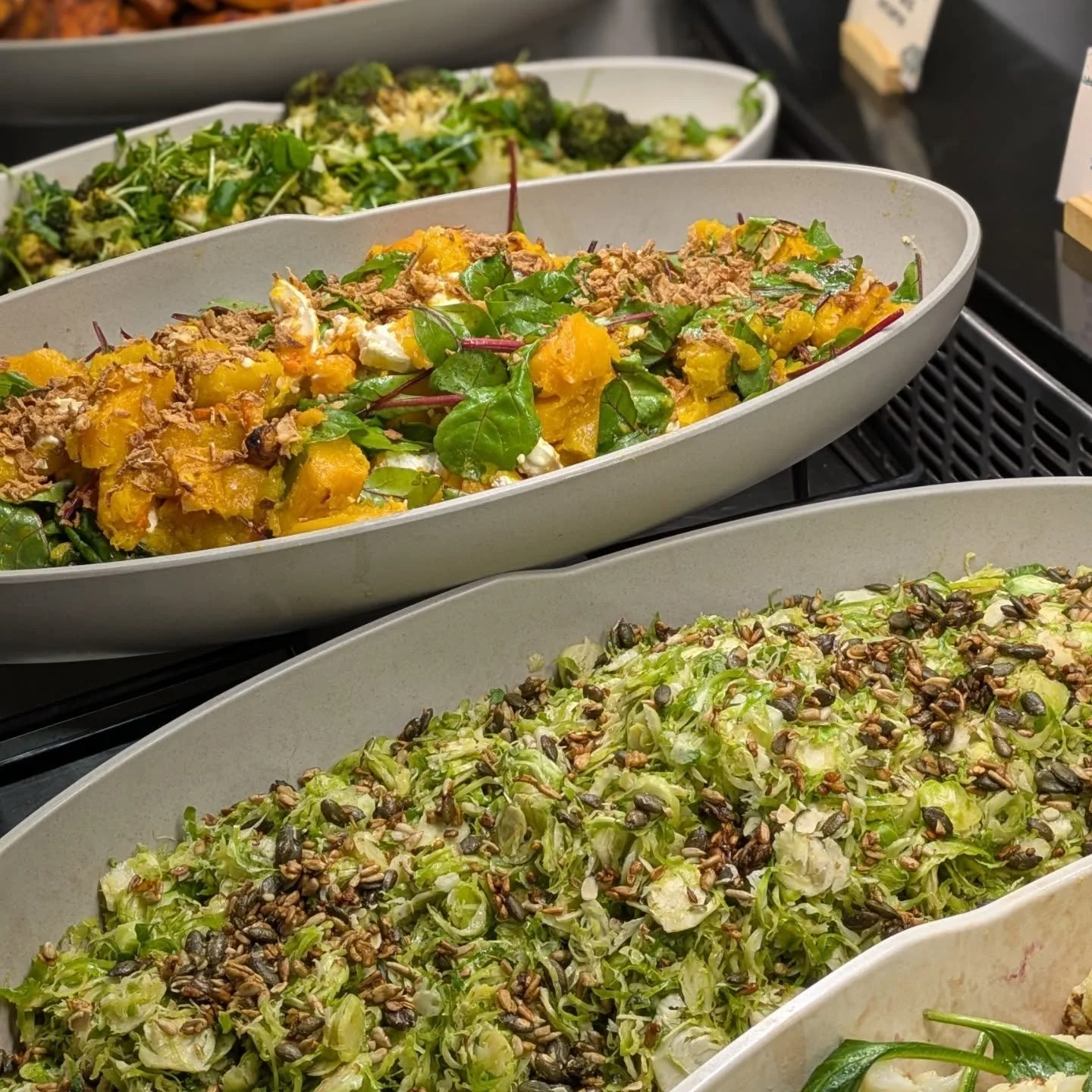 Taste the season, nourish your gut. FieldTray&rsquo;s salad bar is bursting with Future 50 flavours and your daily 5 in every bowl 🫜🍅🫛🥦