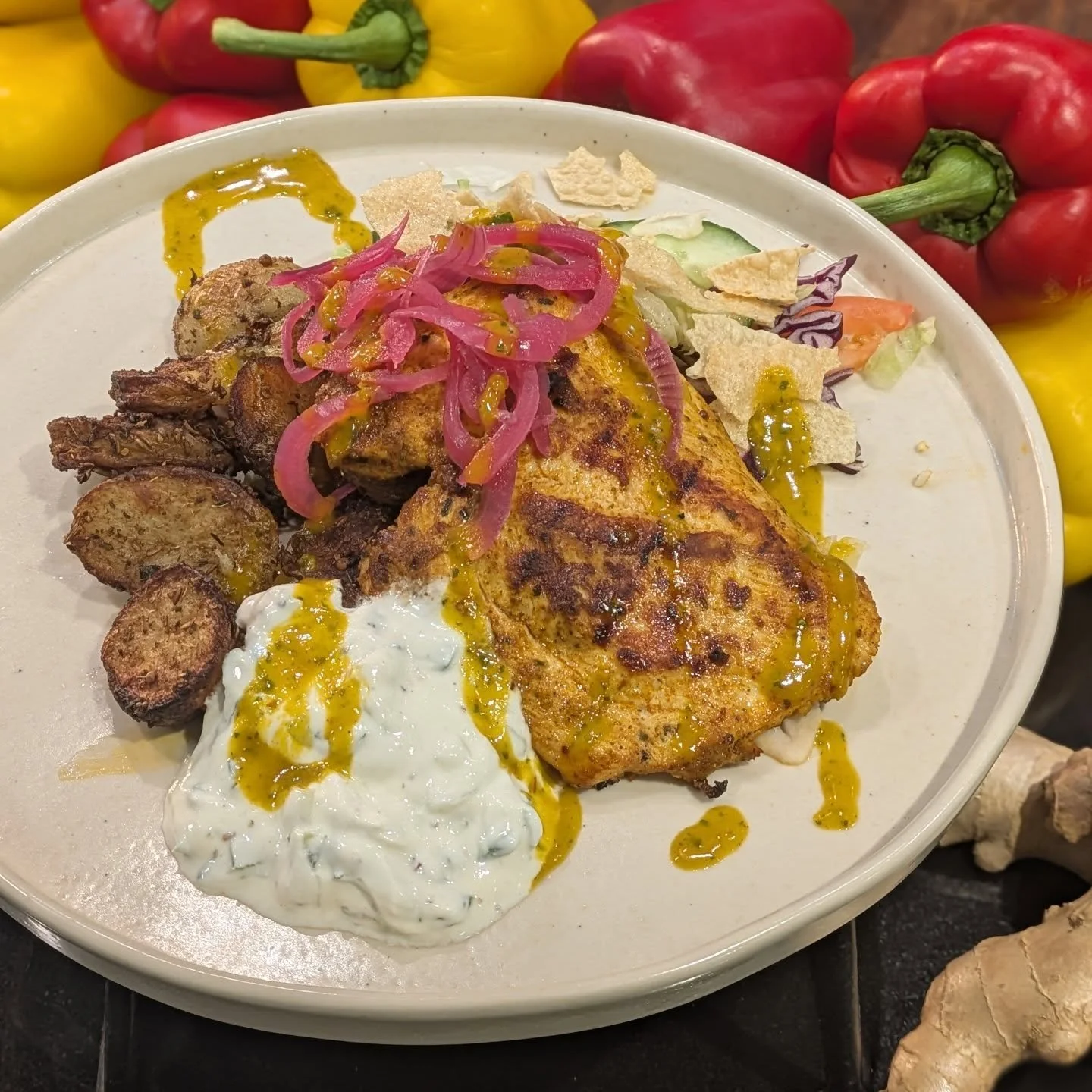 Today&rsquo;s special at Oliver&rsquo;s Grill is serving serious flavour 😍
Choose between the Tandoori Chicken or Tandoori Paneer salad- fresh, smoky, and irresistible.
Which one&rsquo;s calling your name? 🔥🥗