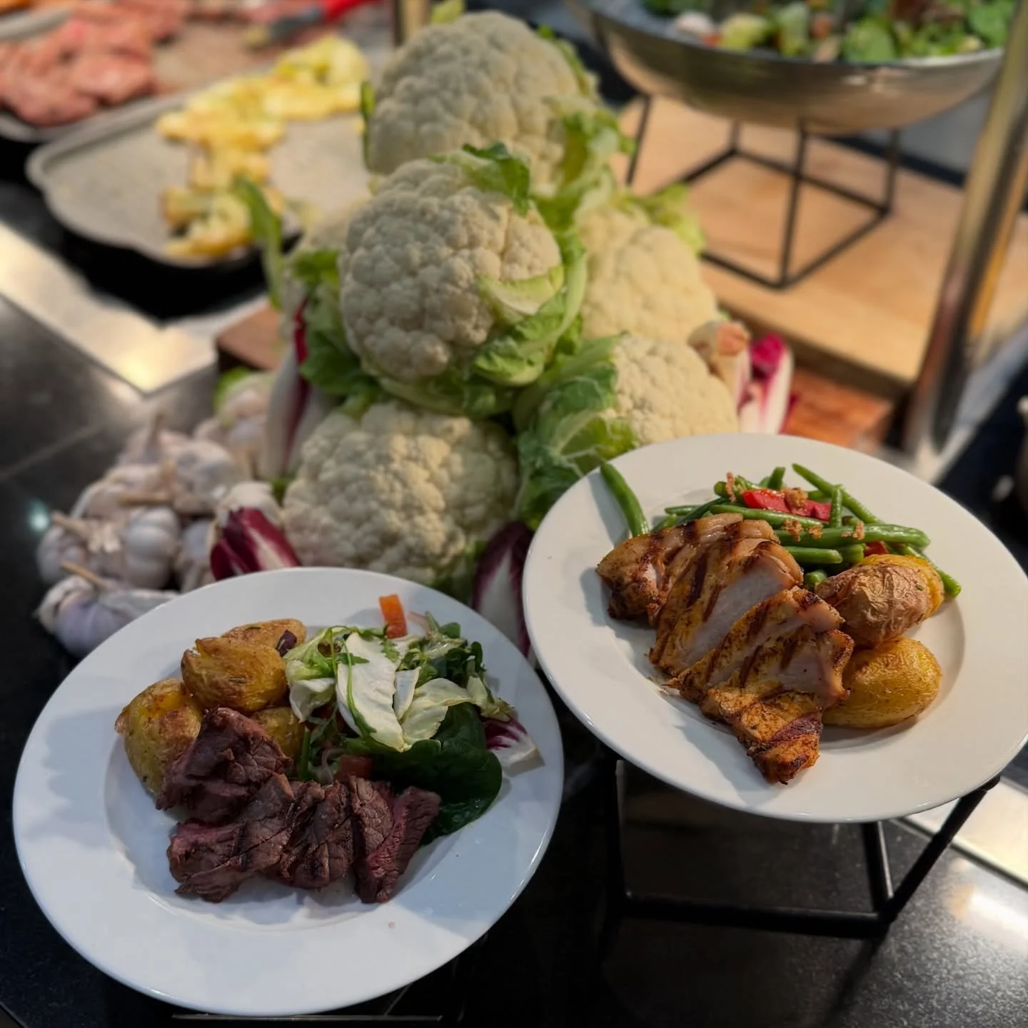 Fancy treating yourself to some steak? Head down to Oliver&rsquo;s Grill today for a delicious and tasty meal🍽️ 

Menu includes&hellip;
🐓Chicken with BBQ Hickory Glaze
🥩Rump Steak
🐖Pork Loin Steak
🥦BBQ Cauliflower Steak 

All served with roast p