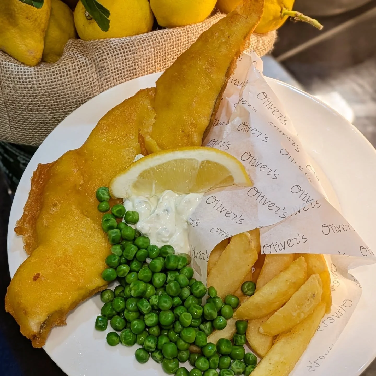 It&rsquo;s Friday&hellip; and you know what that means 👀🐟🍟

Nothing says end-of-week comfort quite like proper Fish &amp; Chips - golden, crispy, and absolutely iconic. It&rsquo;s not just a dish, it&rsquo;s a Friday tradition.