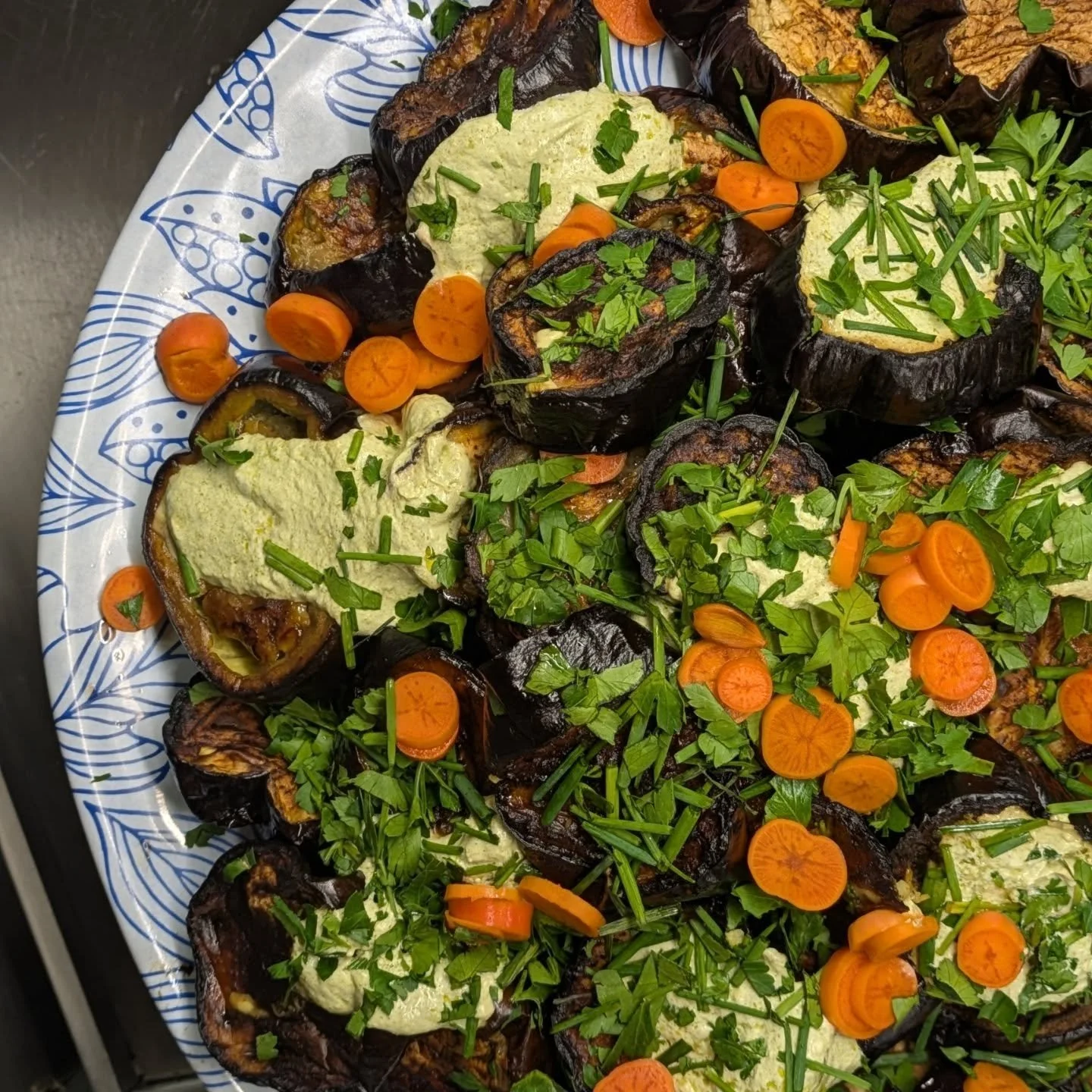 Build your perfect plate at FieldTray 🥗 Fresh, seasonal veg and nourishing proteins- made to fuel your day the right way.