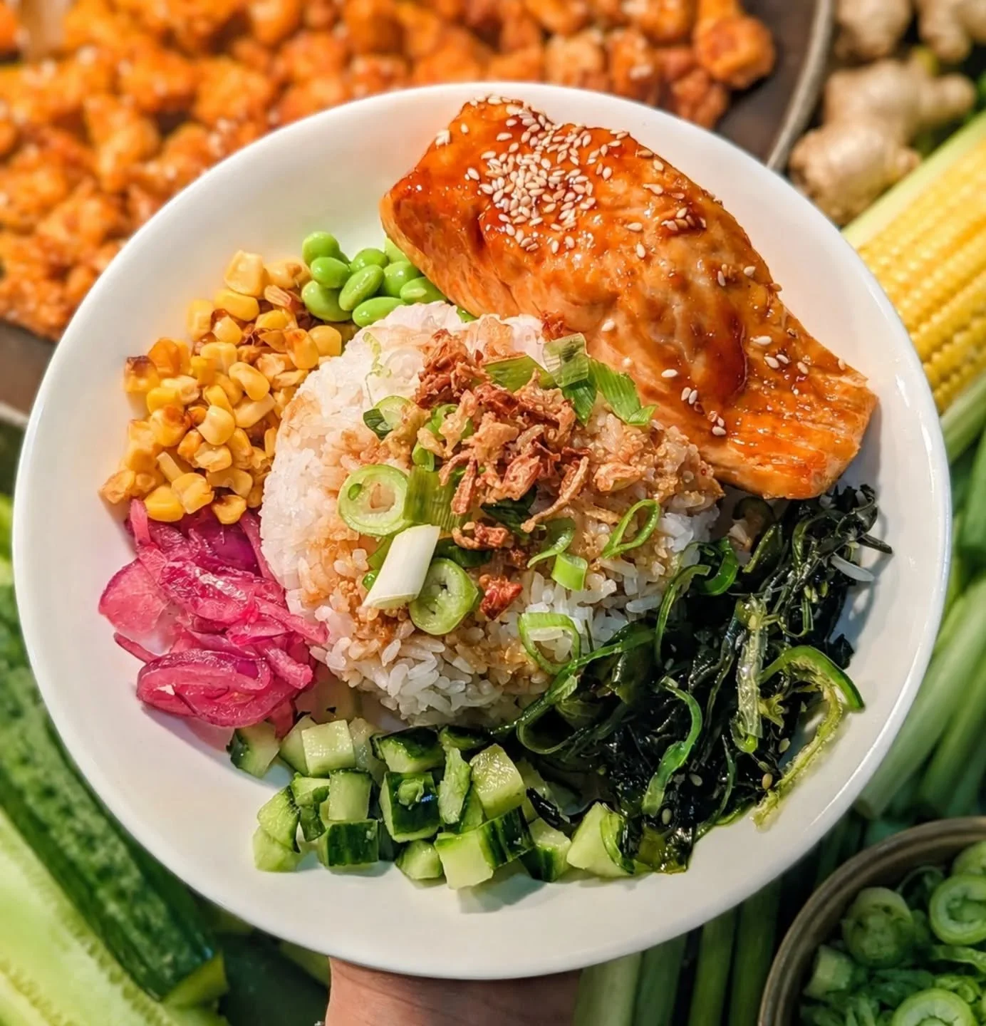 New week new menu! 🔥 

Today we're back with Pok&eacute; bay 🌊

Customised exactly how you like it! A dome of sticky white rice topped with all the vibrant veggies of your choice and finally add your protein. Crispy tofu, teriyaki popcorn chicken o