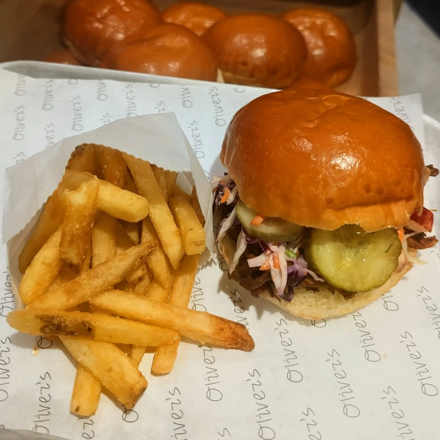 It's National BBQ Week! 🍖🇺🇸

We're celebrating today with scrumptious slow cooked BBQ pulled pork 😋✨ 

Served in a fluffy brioche bun with rainbow cabbage slaw, pickled gherkins and a side of crispy golden fries! 🍟 

Join the fun at Oliver's Res