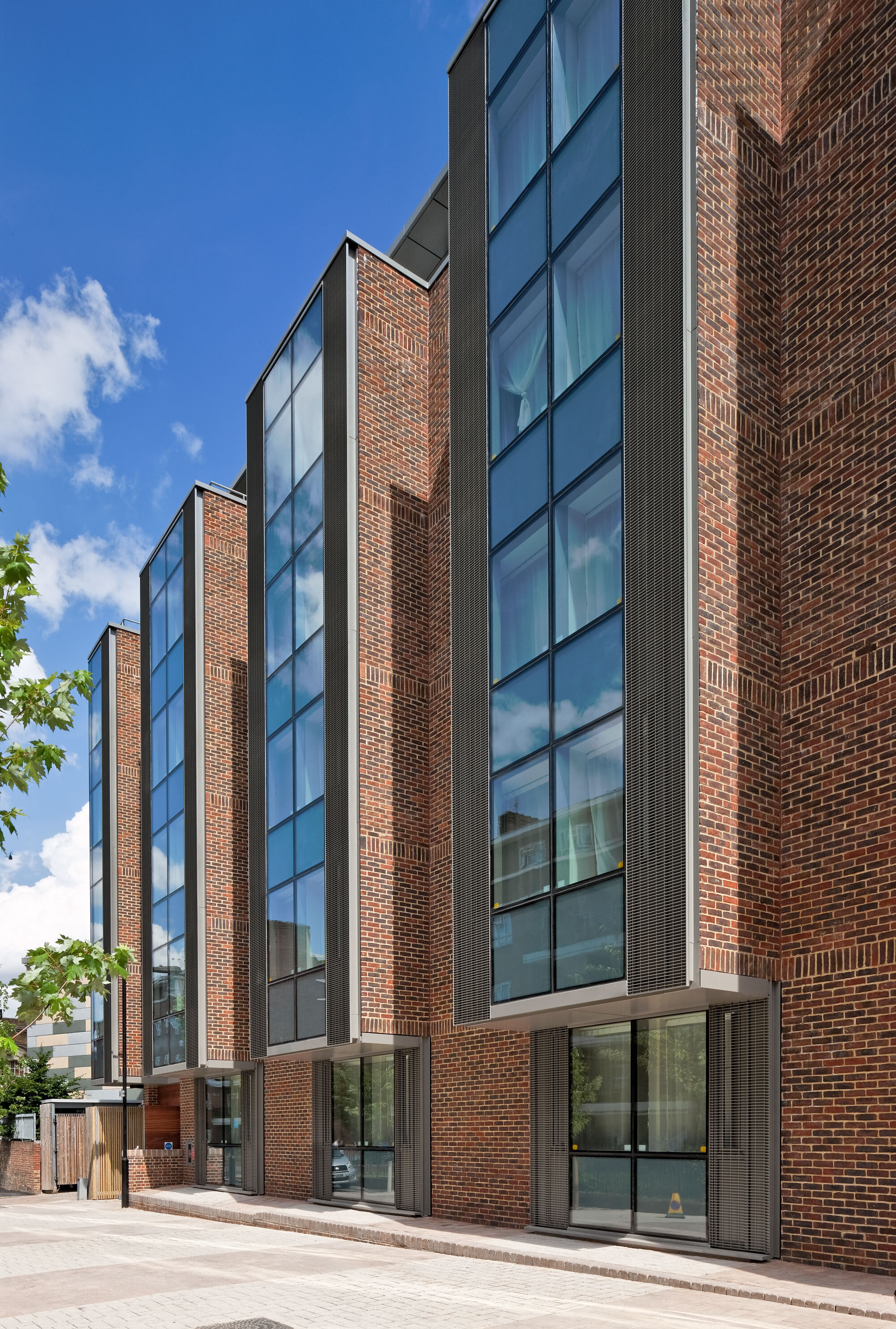 reardonsmith-travelodge-waterloo-exterior-4.jpg