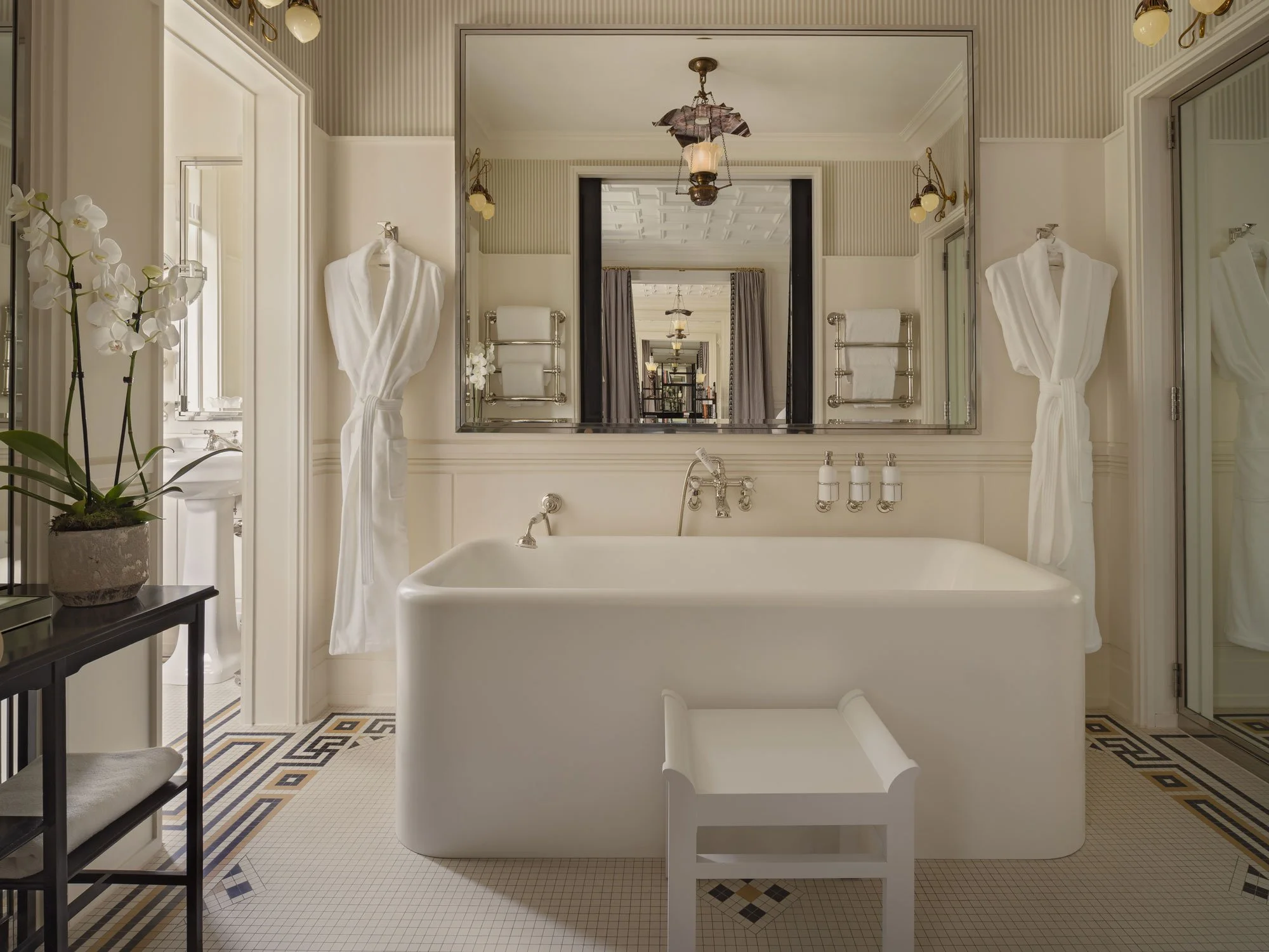 reardonsmith-at-sloane-interior-4.jpg