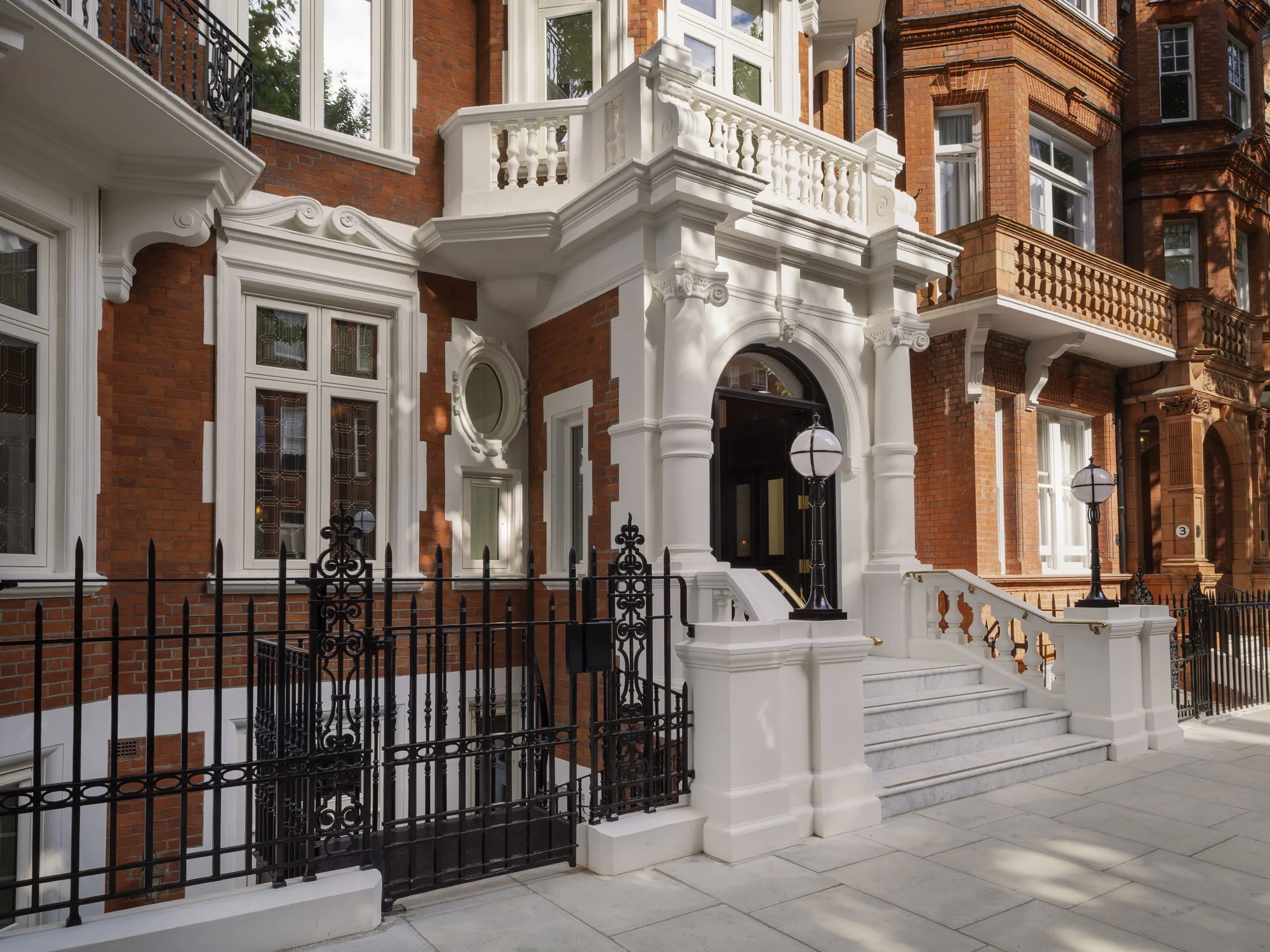 reardonsmith-at-sloane-exterior-1.jpg