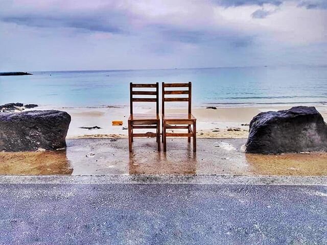 One of the most loved beaches on Jeju Island, Woljeongri Beach offers stunning views of its white sand and turquoise waters. The beach is not only famous for its stunning views, but also for numerous specialty cafes, unique home stays, delicious rest
