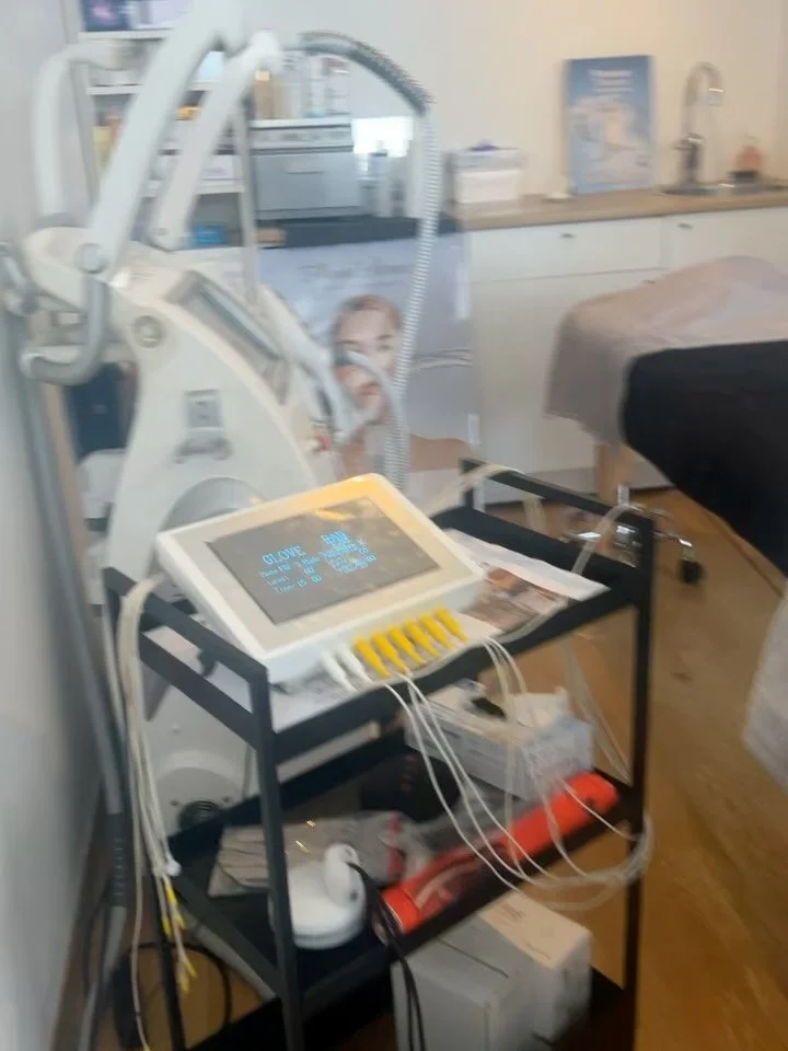 ⚡️Sebbe f&ouml;rklarar⚡️🤌🏻

H&auml;r f&ouml;rklarar Sebbe vad Dr PRO Slim &auml;r, hur den fungerar och varf&ouml;r vi ibland anv&auml;nder den i behandlingar, en fr&aring;ga vi ofta f&aring;r och inte &auml;r v&auml;l det s&aring; konstigt n&auml;