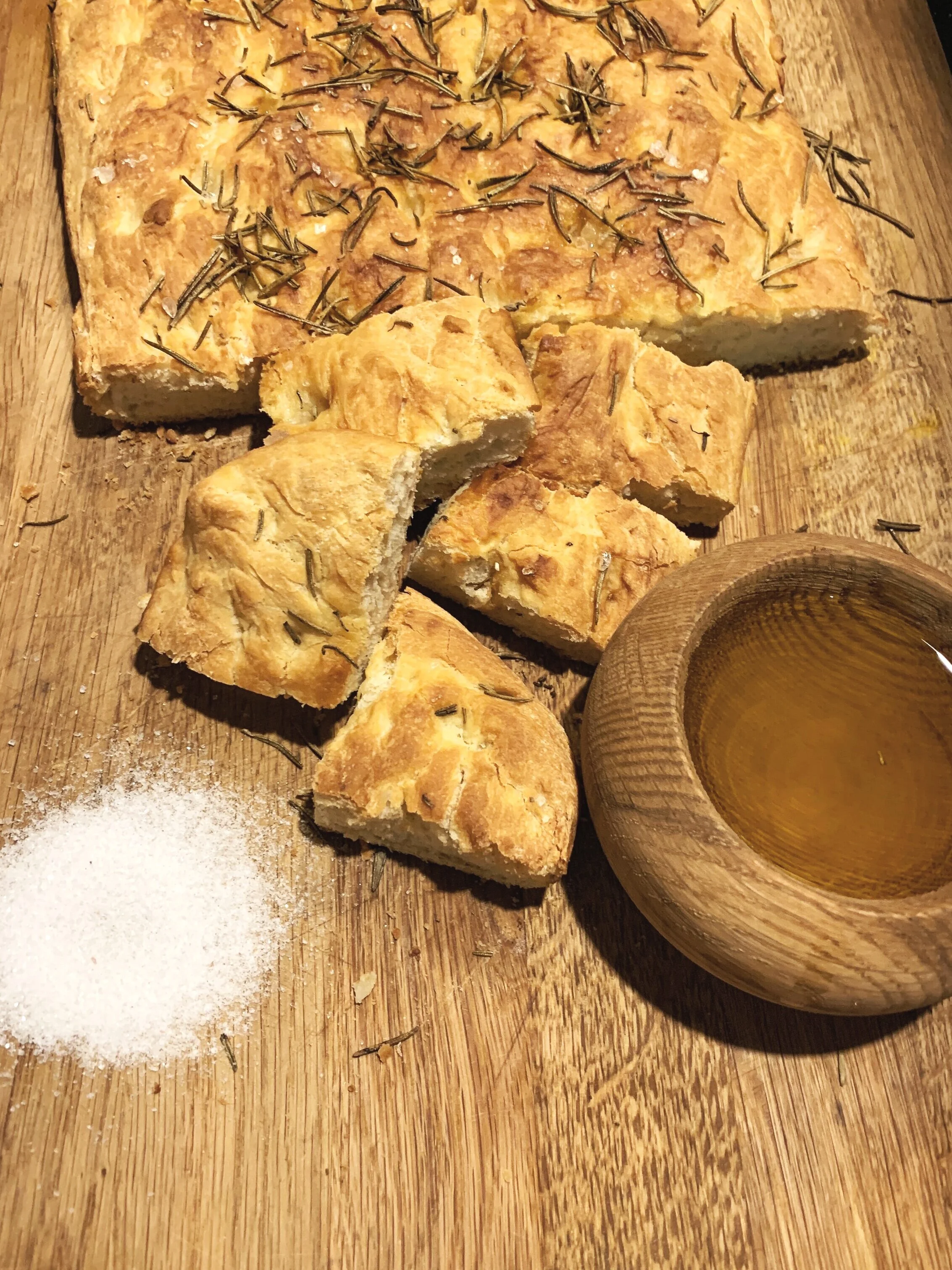 Hjemmebagt Foccacia med Rosmarin og Havsalt