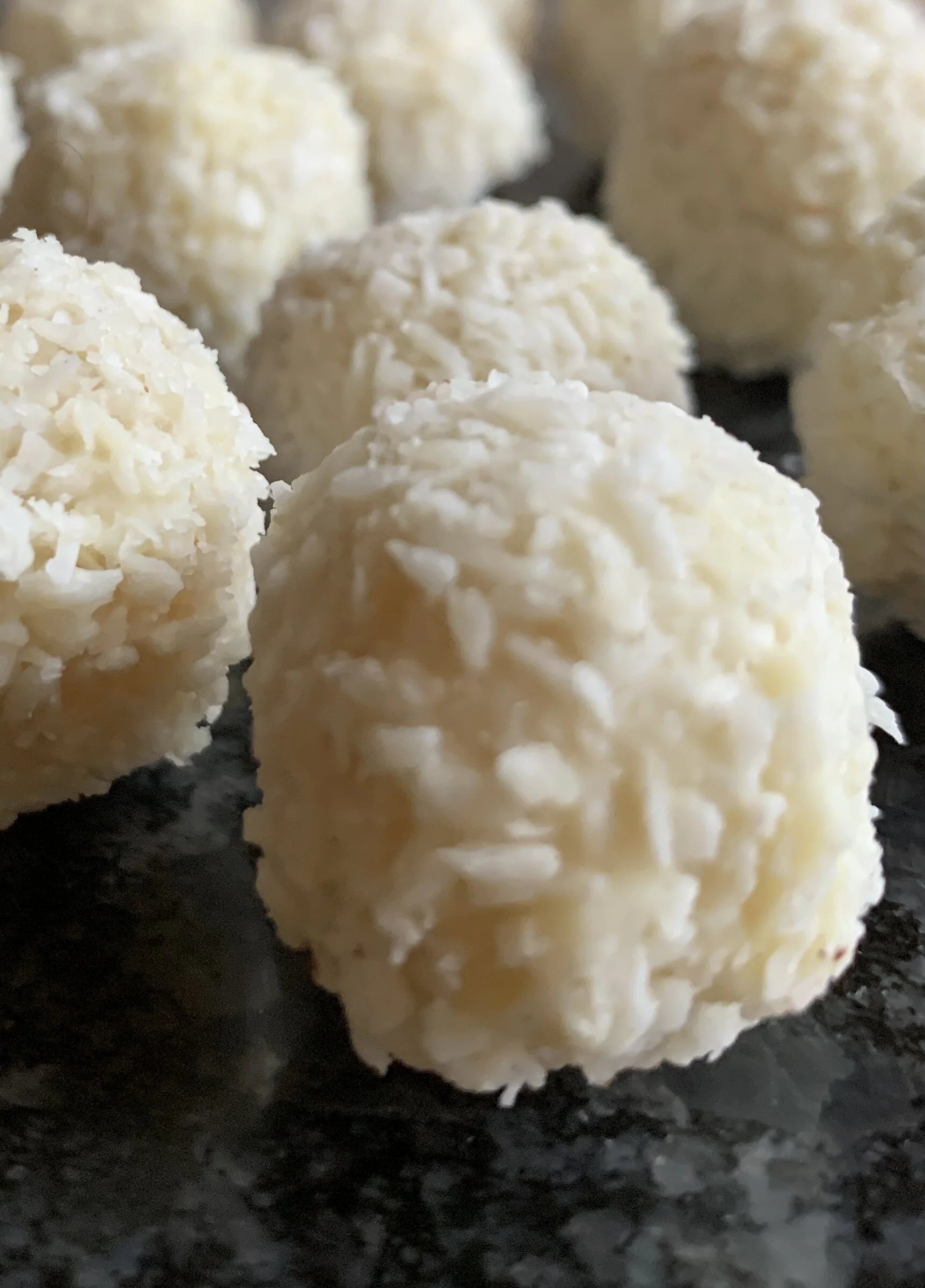 Snebolde med citronskal og kokos