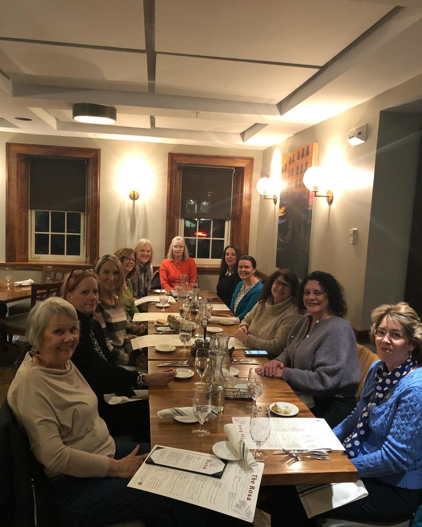 Cheers to some fun at the Rosa! 🍕🍝🍷 #portsmouthnh #therosaportsmouth #gfwc #gfwcnh