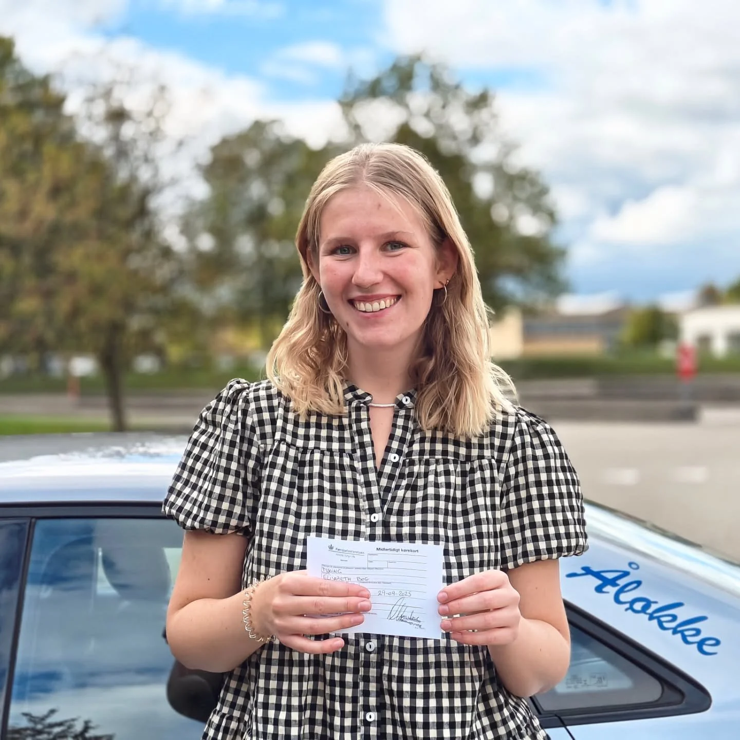Tillykke med kørekortet, Elisabeth!👍😎🏁🚗💨
Der er åbent for tilmelding i 2025 og 2026:
🖥️www.aaloekkekoereskole.dk
📧 trygivolvo@yahoo.dk
☎️60611799
