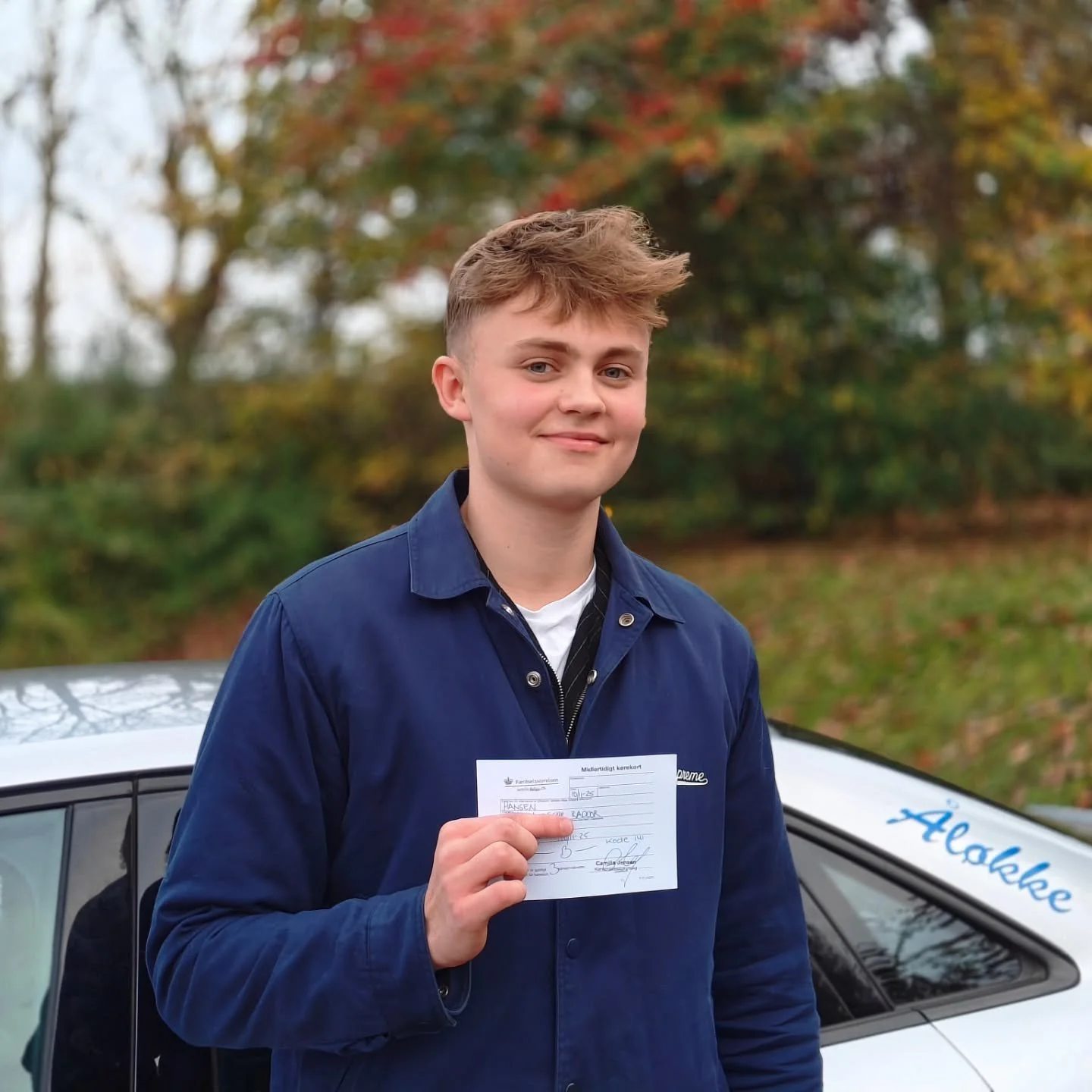 Tillykke med k&oslash;rekortet, William!👍😎🏁🚗💨

Der er &aring;bent for tilmelding i 2026:
🖥️www.aaloekkekoereskole.dk
📧 trygivolvo@yahoo.dk
☎️60611799