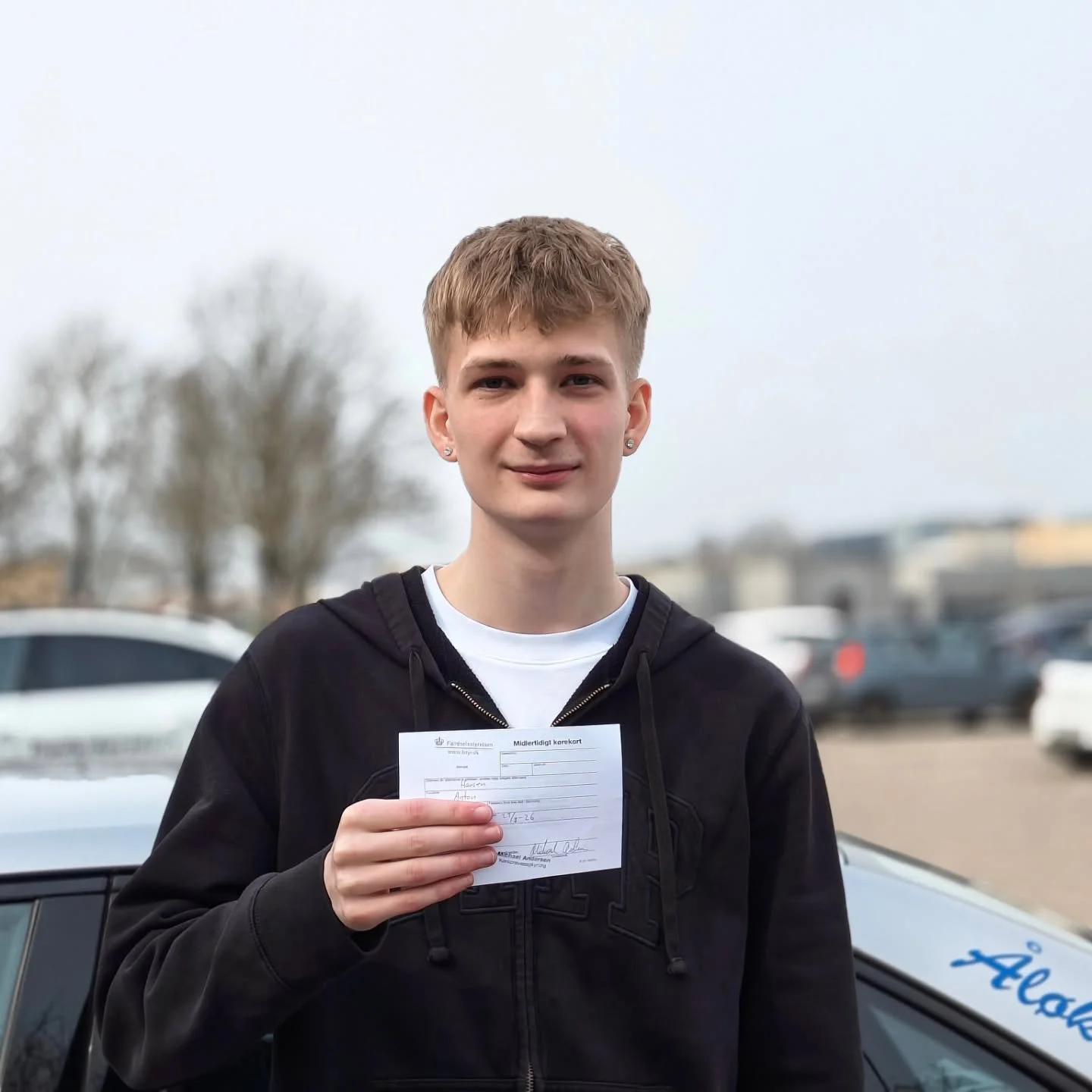 Tillykke med k&oslash;rekortet, Anton!👍😎🎁🏁🚗💨

Der er &aring;bent for tilmelding i 2026 og 2027:
🖥️www.aaloekkekoereskole.dk
📧 trygivolvo@yahoo.dk
☎️60611799