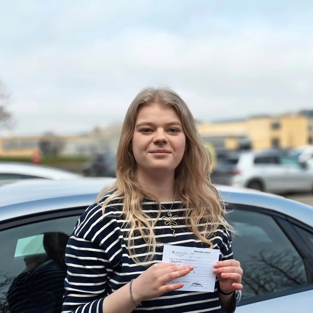 Tillykke med k&oslash;rekortet, Sofie!👍😎🏁🚗💨

Der er &aring;bent for tilmelding i 2026 og 2027:
🖥️www.aaloekkekoereskole.dk
📧 trygivolvo@yahoo.dk
☎️60611799