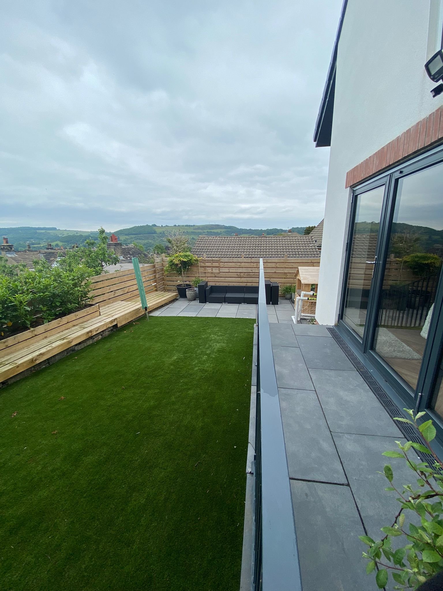 MODERN BACKGARDEN.JPG