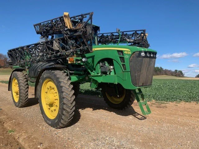 JOHN DEERE 4930 SPRAYER B.jpg