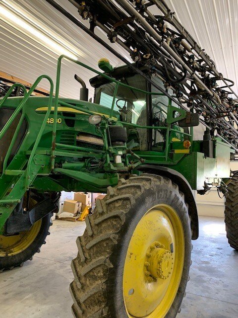 John Deere 4830 Sprayer.jpg