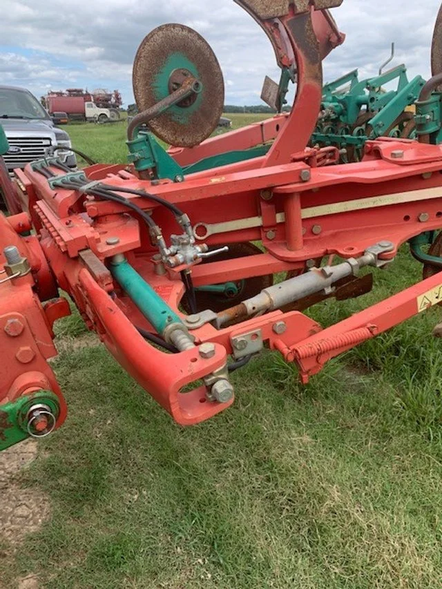 SOLD...Kverneland ED 100 4 Bottom Rollover Plow W/Packer — Legacy