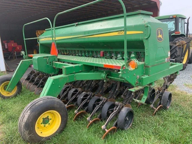 2003 JOHN DEERE 1590 E.jpg