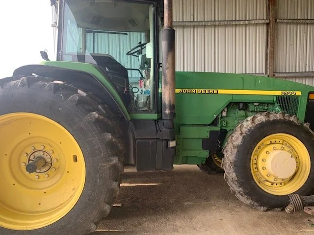 JOHN DEERE 8100 A.jpg