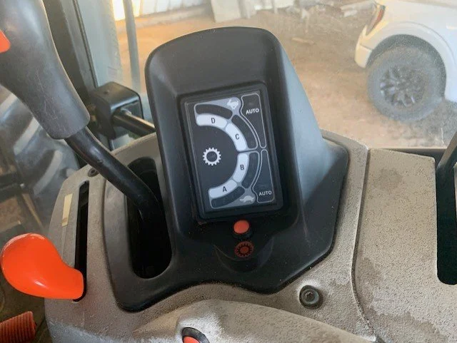 NEWHOLLANDT6030 F.jpg