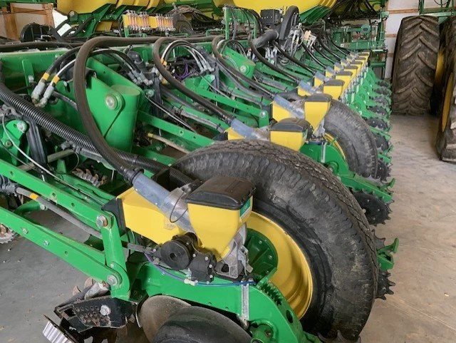 JOHN DEERE 1770 PLANTER f.jpg