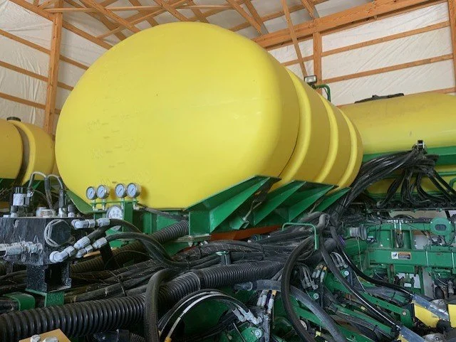 JOHN DEERE 1770 PLANTER l.jpg
