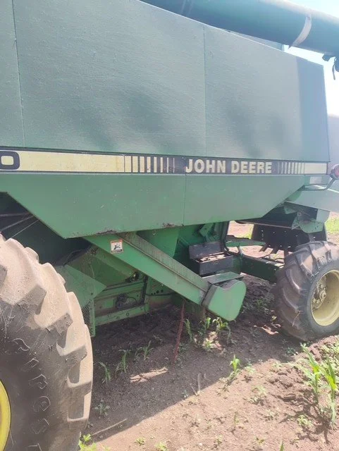 JOHN DEERE 9500 COMBINE1.jpg