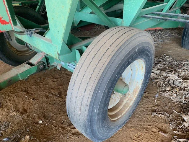 UNVERFERTH 325 C.jpg