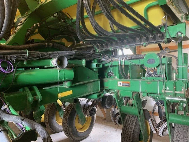 JOHN DEERE 1770 PLANTER i.jpg