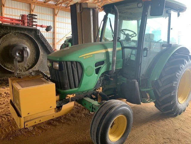 2011 JOHNDEERE5085M b.jpg