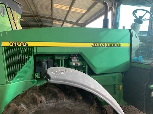 JOHN DEERE 8100 B.jpg