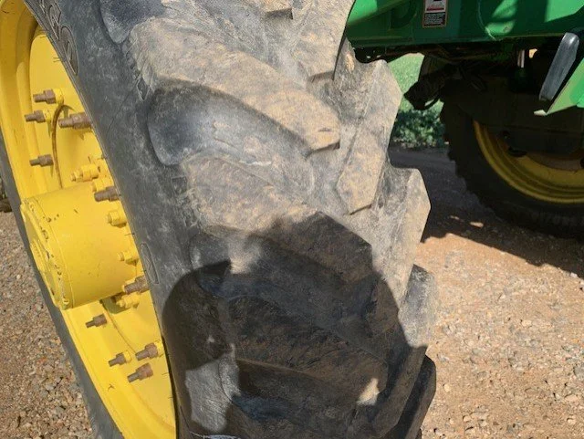 JOHN DEERE 4930 SPRAYER C.jpg