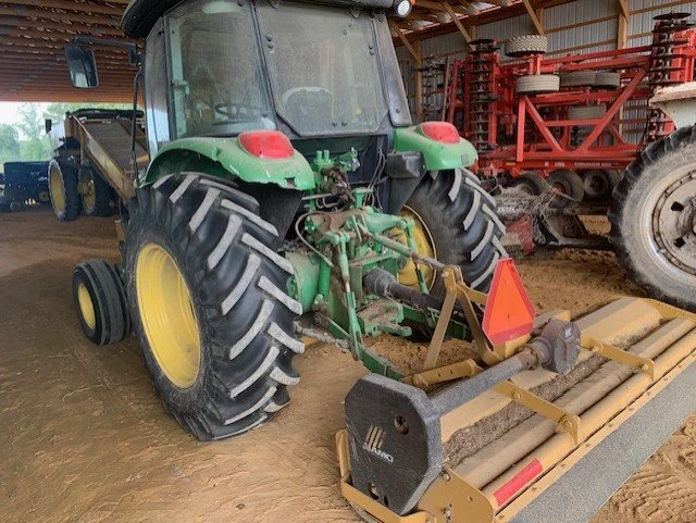 2011 JOHNDEERE5085M c.jpg